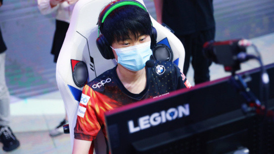 与俱乐部的 与俱乐部的