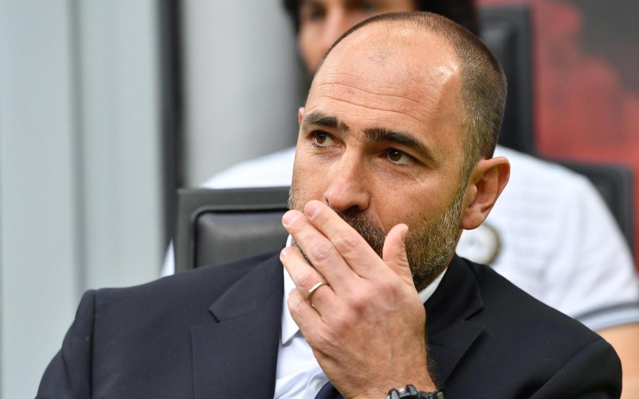 杂技舞台上 杂技舞台上