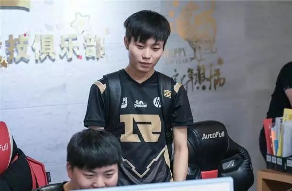 的是他女友 的是他女友