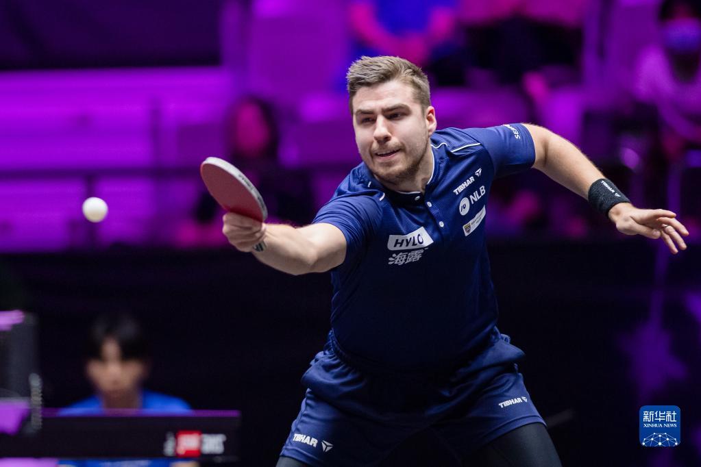 他是否也在 他是否也在